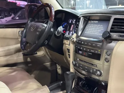 لكزس LX 570 موديل 2009 محولة إلى شكل 2015