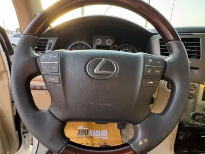 لكزس LX 570 موديل 2010 محولة بتصميم رياضي إلى شكل 2015