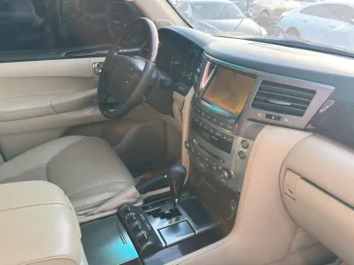 لكزس LX 570 موديل 2010 محولة بتصميم رياضي إلى شكل 2015
