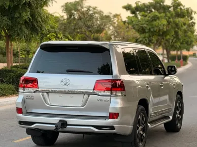 2014 Toyota Land Cruiser VXR 2020-Style Conversion GCC Specs