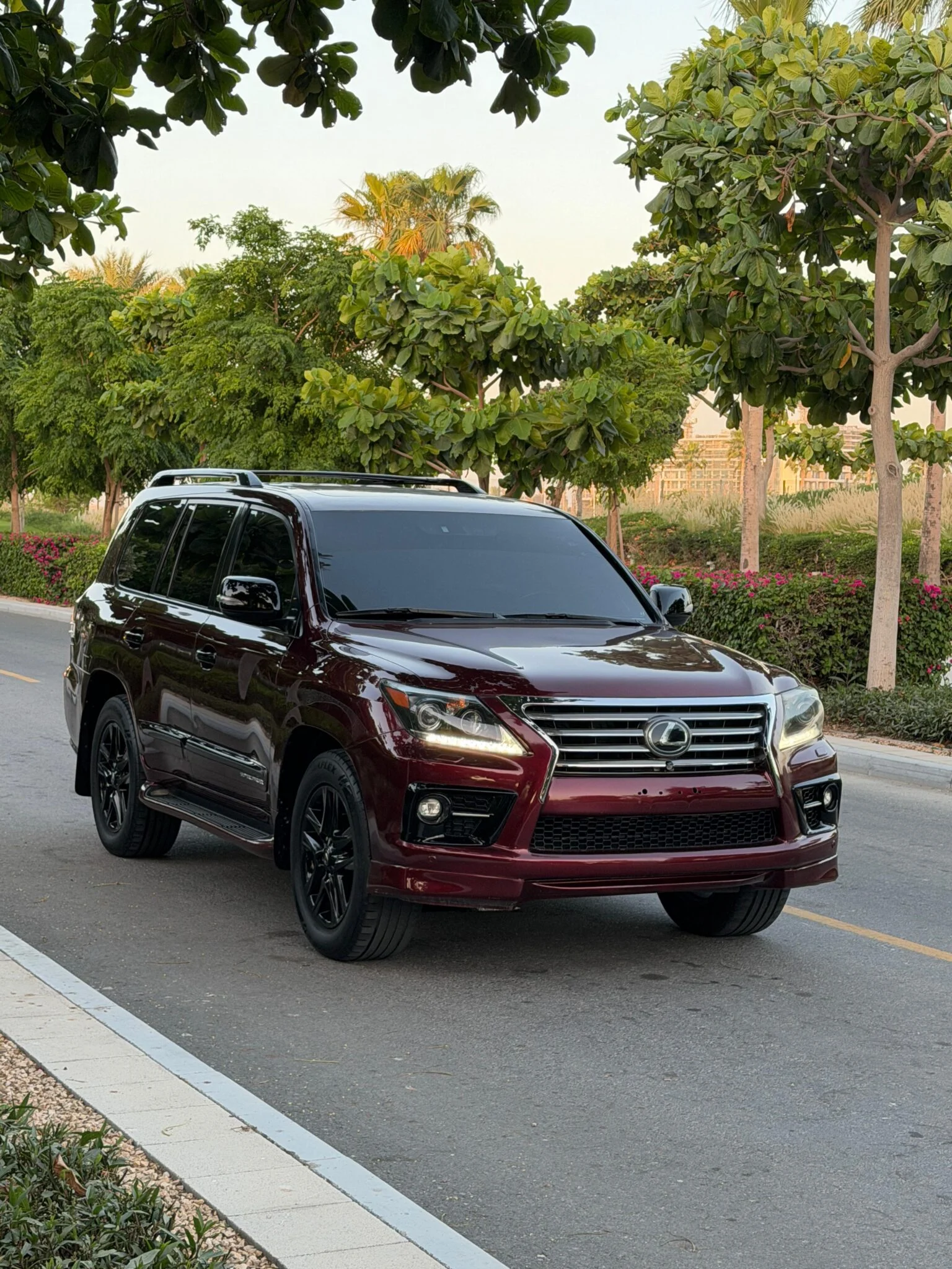 2014 Lexus LX 570 S GCC Specs