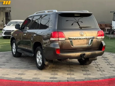 2011 Toyota Land Cruiser VXR GCC Specs
