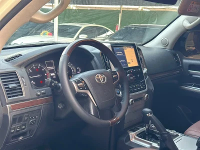 تويوتا لاند كروزر VXR 5.7 V8 موديل 2016