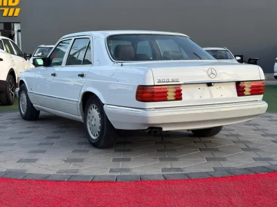 مرسيدس بنز 300 SE 1988
