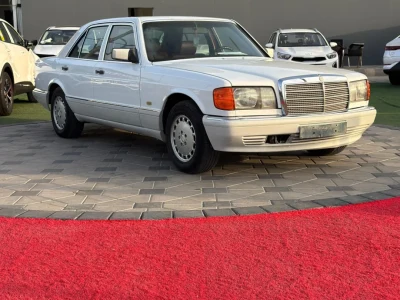 مرسيدس بنز 300 SE موديل 1988