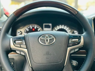 تويوتا لاند كروزر VXR 5.7 V8 موديل 2016