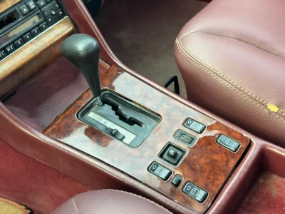 مرسيدس بنز 300 SE موديل 1988