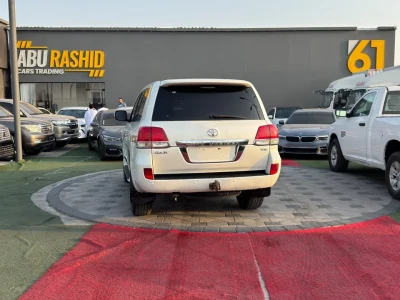 2010 Toyota Land Cruiser GXR V8 GCC Specs