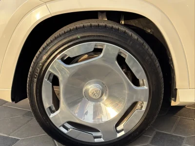 مرسيدس بنز GLS 450 موديل 2020 محولة بالكامل إلى ستايل مايباخ