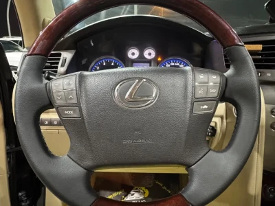 لكزس LX570 موديل 2011 مواصفات خليجية