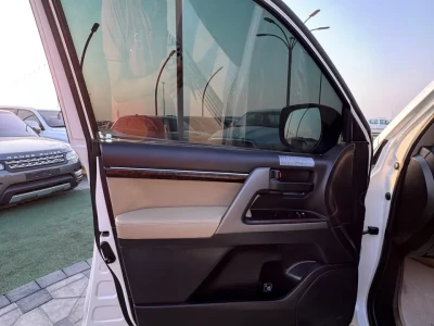 2010 Toyota Land Cruiser GXR V8 GCC Specs