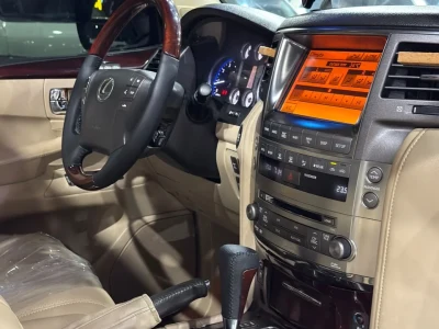 لكزس LX570 موديل 2011 مواصفات خليجية