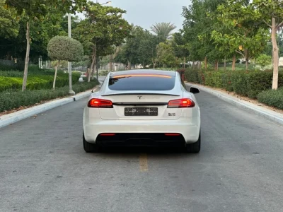 2023 Tesla Model S Plaid Tri-Motor AWD GCC Specs