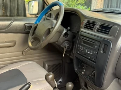 نيسان بيك أب موديل 2000