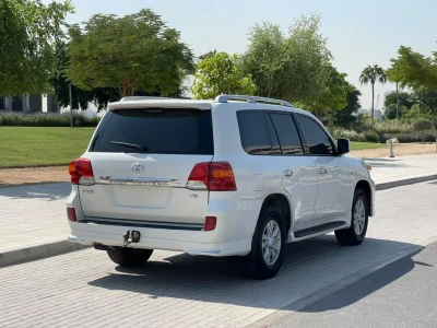 العنوان العربي تويوتا لاند كروزر VXR موديل 2008 محرك 5.7L V8 مواصفات خليجية – محولة إلى شكل 2015