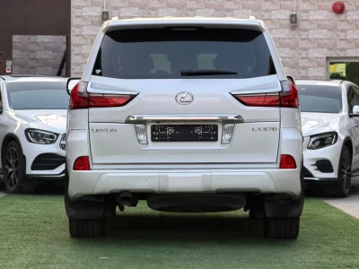 لكزس LX570 موديل 2017 محرك 5.7L V8 دفع رباعي