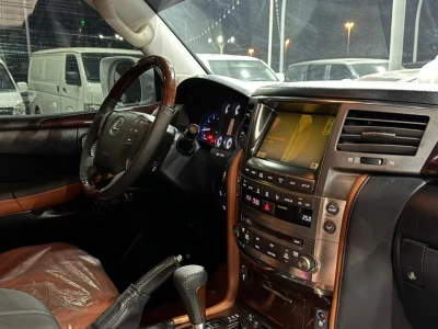 2011 Lexus LX570 V8 4WD GCC Specs
