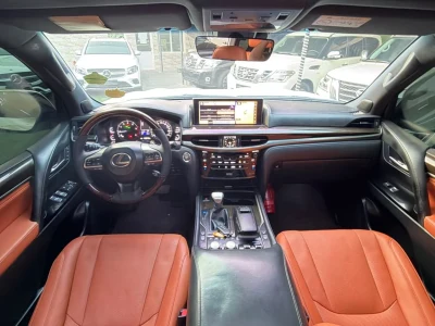 لكزس LX570 موديل 2017 محرك 5.7L V8 دفع رباعي