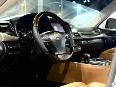 لكزس LS 460 موديل 2014 سيدان فاخرة