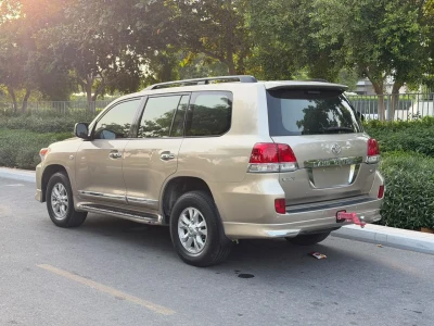 تويوتا لاند كروزر VXR موديل 2011 محولة إلى ستايل 2015 مواصفات خليجية