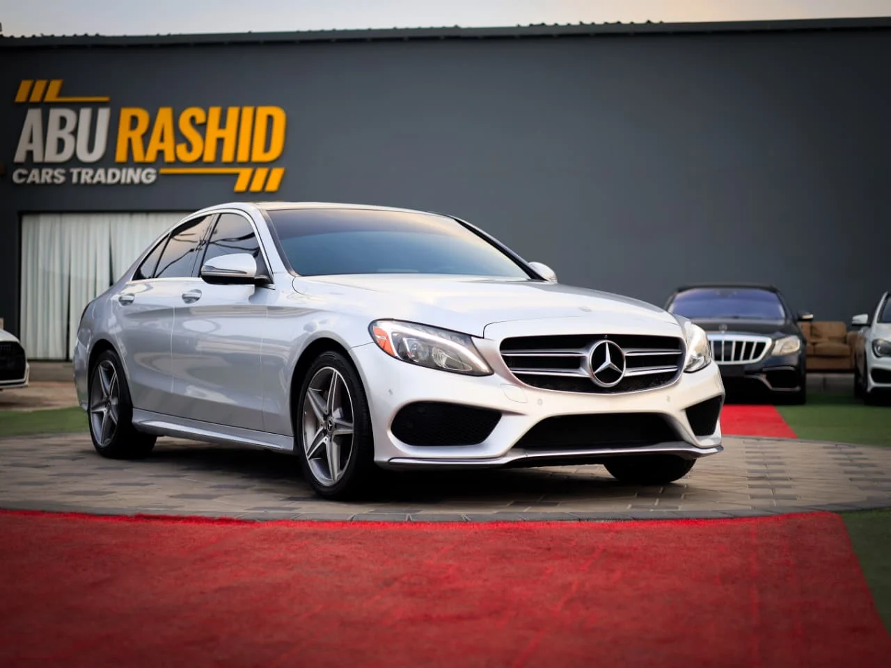 مرسيدس بنز C300 موديل 2017 فل أوبشن
