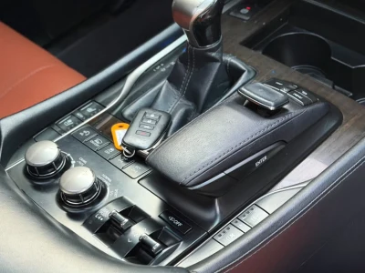 لكزس LX570 موديل 2017 محرك 5.7L V8 دفع رباعي