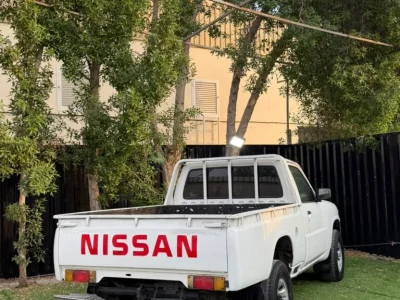 نيسان بيك أب موديل 2000