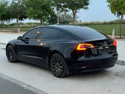 تسلا موديل 3 Performance موديل 2021  AWD مواصفات خليجية
