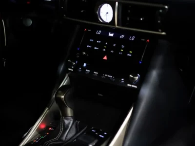 لكزس IS 300 موديل 2018 محرك 2.0L تيربو مواصفات خليجية