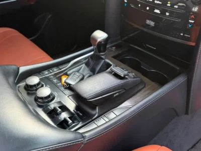 لكزس LX570 موديل 2017 محرك 5.7L V8 دفع رباعي