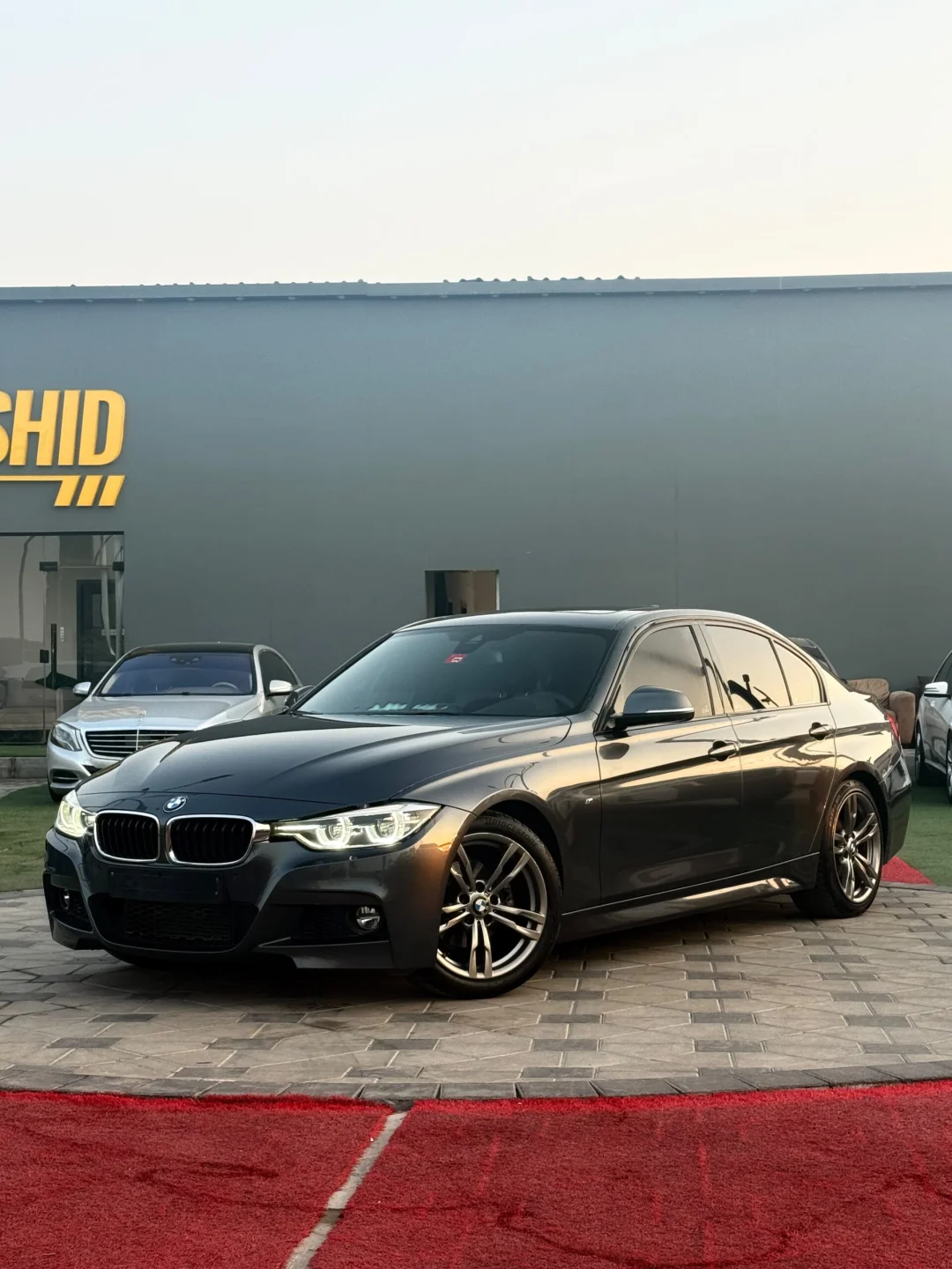 بي إم دبليو 320i موديل 2018 محرك 2.0L تيربو